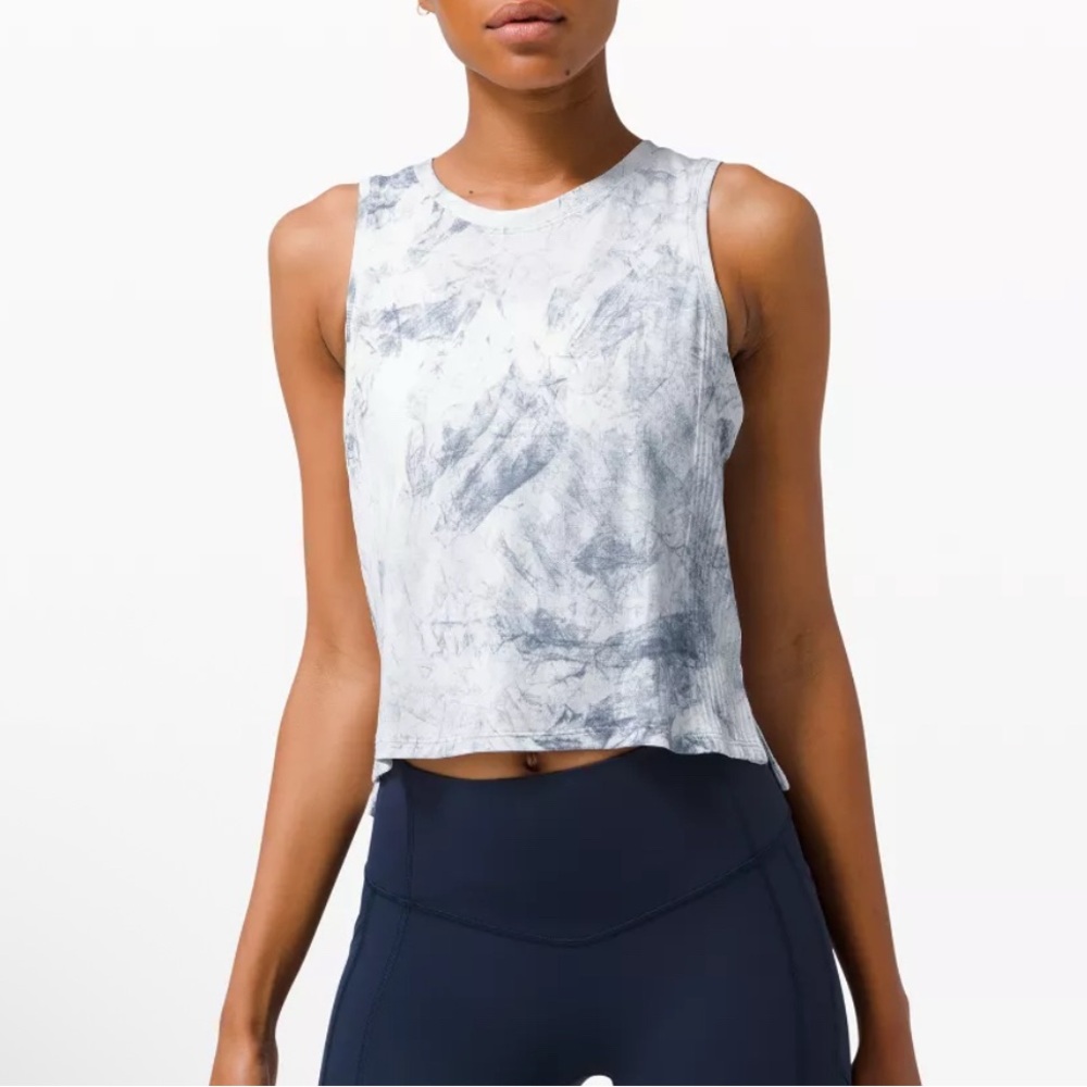 lululemon athletica Crop Tank. 17” PTP. EUC